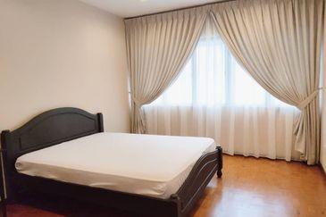 Merak Kayangan Court