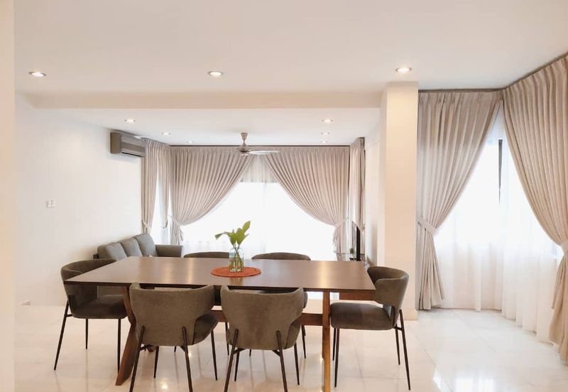 Merak Kayangan Court