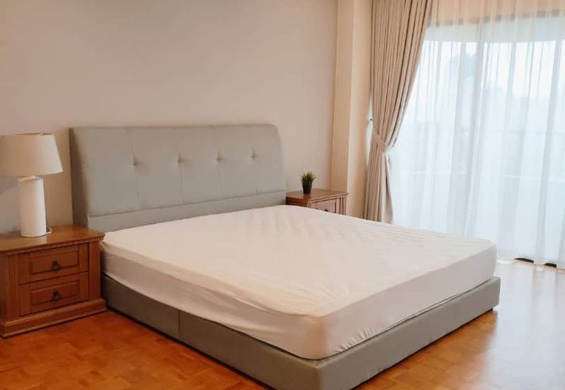 Merak Kayangan Court