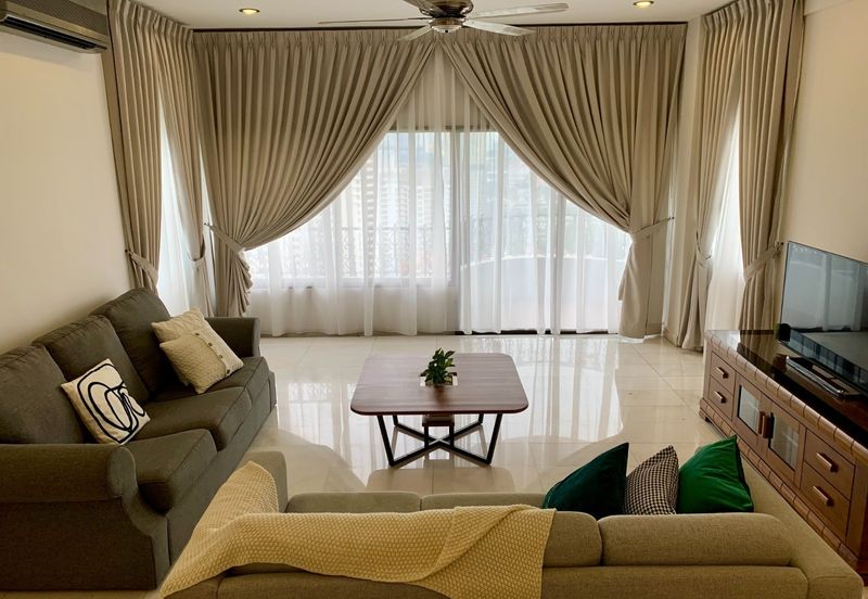 Merak Kayangan Court