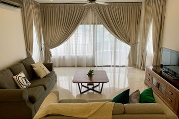 Merak Kayangan Court