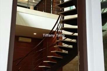 Resort-styled Custom-designed Bungalow (Must See!)