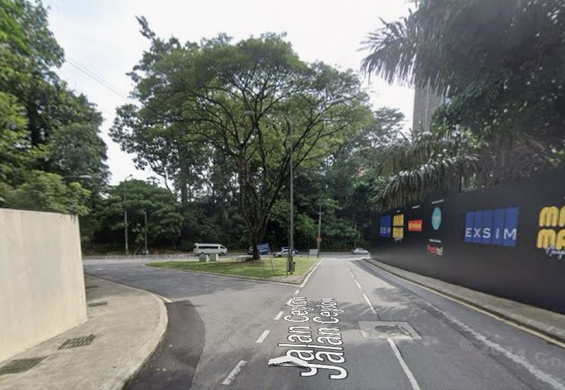 Commercial land in prime location