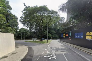 Commercial land in prime location