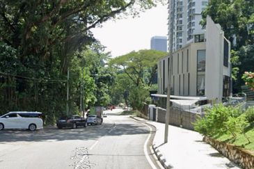 Commercial land in prime location