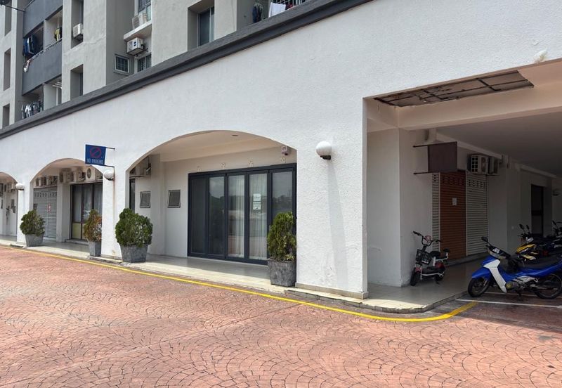 Well maintained office with 2 carparks