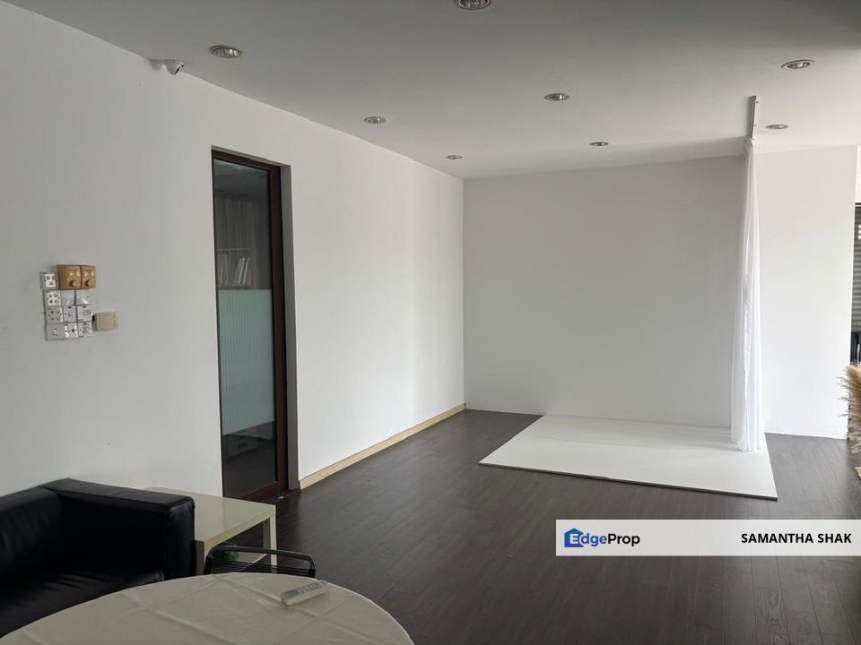 Well maintained office with 2 carparks, Selangor, Puchong