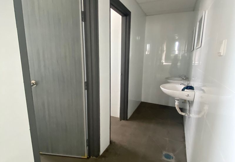 West Port, Pulau Indah