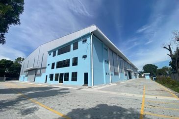 West Port, Pulau Indah