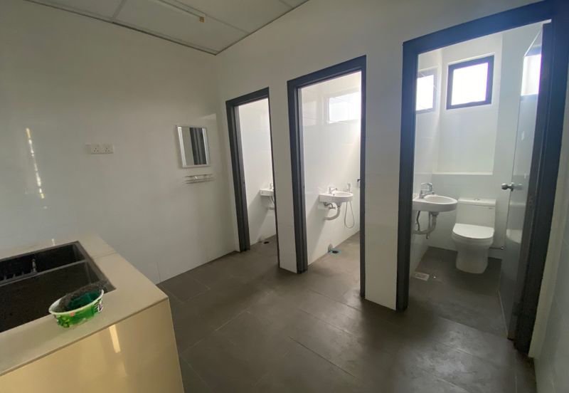 West Port, Pulau Indah