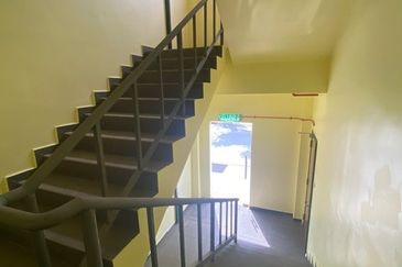 West Port, Pulau Indah