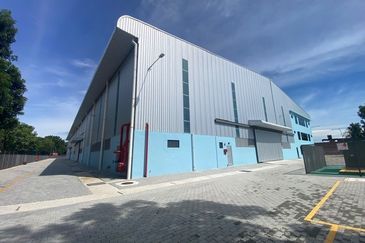 West Port, Pulau Indah