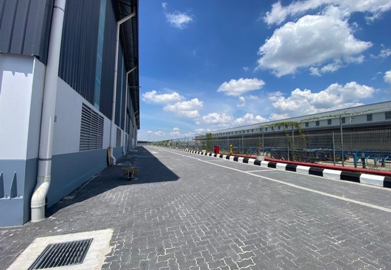 West Port, Pulau Indah