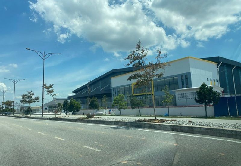 West Port, Pulau Indah