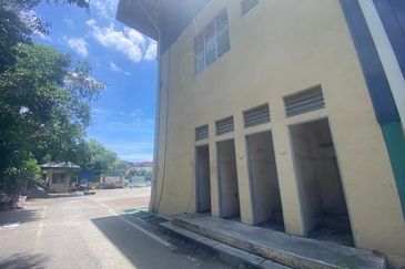 West Port, Pulau Indah