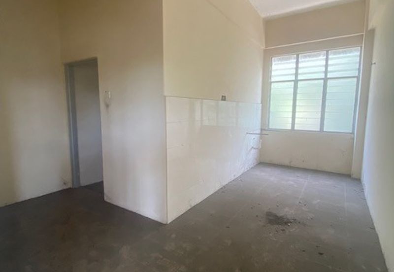 West Port, Pulau Indah