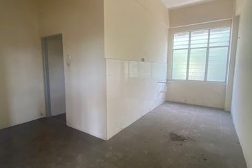 West Port, Pulau Indah