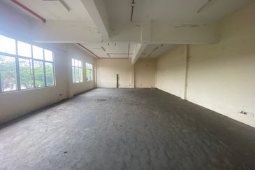 West Port, Pulau Indah