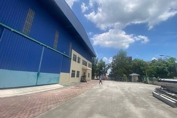 West Port, Pulau Indah