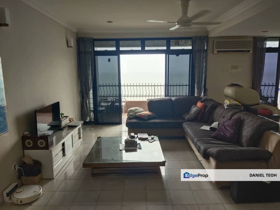 Beachfront Villa Ria Condominium Tanjung Bungah Penang , Penang, Tanjung Bungah