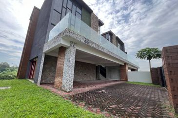 Cube On Hill ( Taman Bukit Pulai )