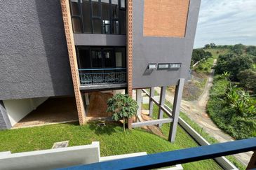 Cube On Hill ( Taman Bukit Pulai )