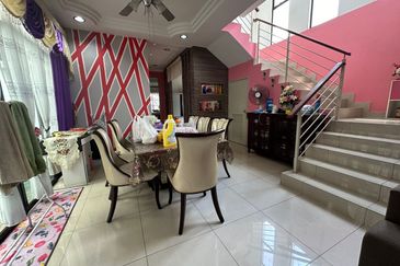 Maple Red, Adda Heights