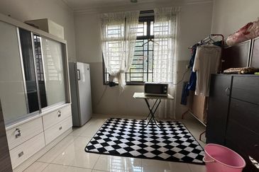 Maple Red, Adda Heights