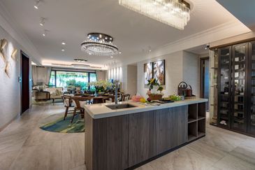 Forest City, Duty Free Island