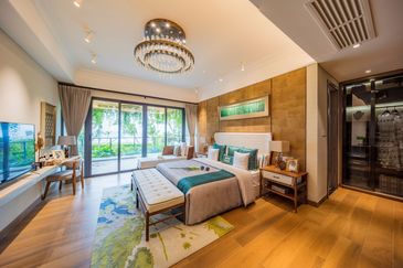 Forest City, Duty Free Island