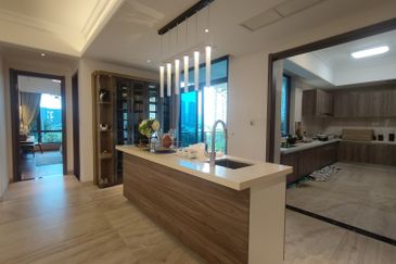 Forest City, Duty Free Island