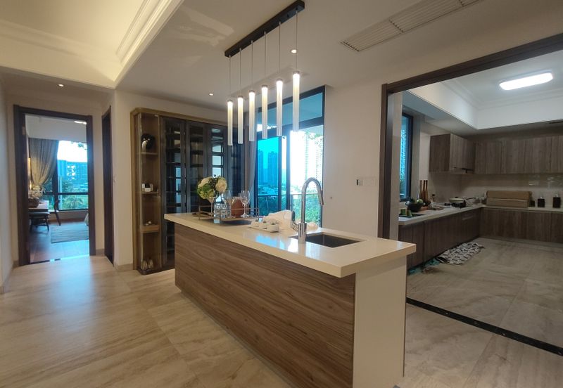 Forest City, Duty Free Island