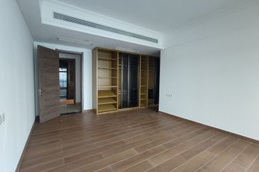 Forest City, Duty Free Island