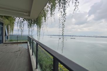 Forest City, Duty Free Island