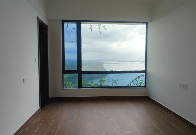 Forest City, Duty Free Island