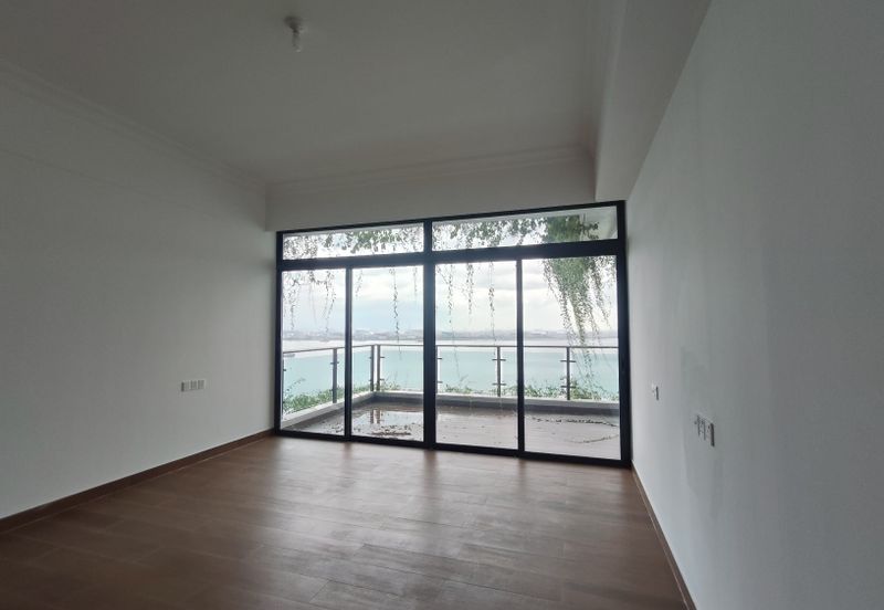 Forest City, Duty Free Island