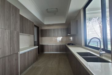 Forest City, Duty Free Island