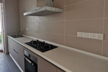 Emerald Bay @ Puteri harbour