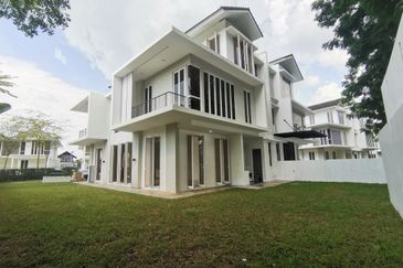 Emerald Bay @ Puteri harbour