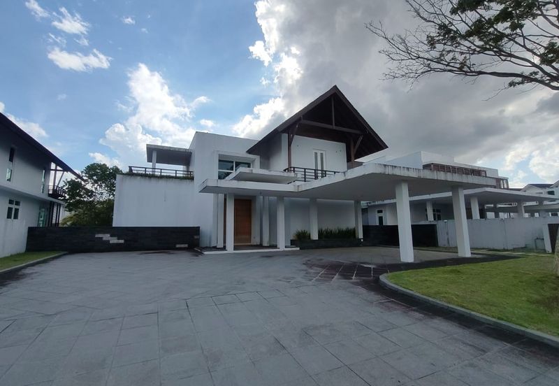 Emerald Bay @ Puteri harbour