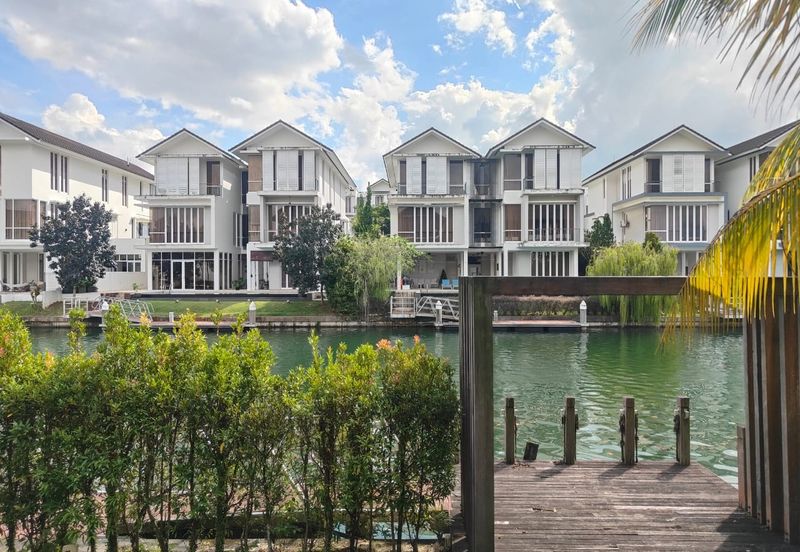 Emerald Bay @ Puteri harbour