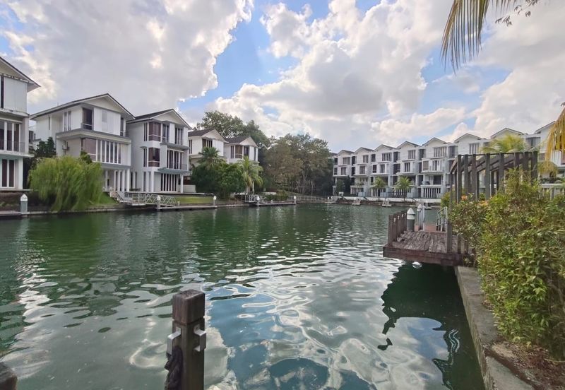 Emerald Bay @ Puteri harbour