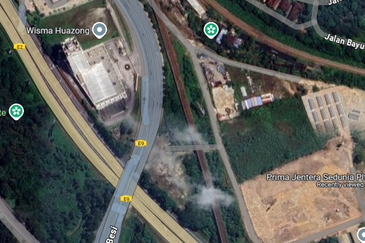 Next to Main Road Industrial Land, Lebuhraya Sungai Besi