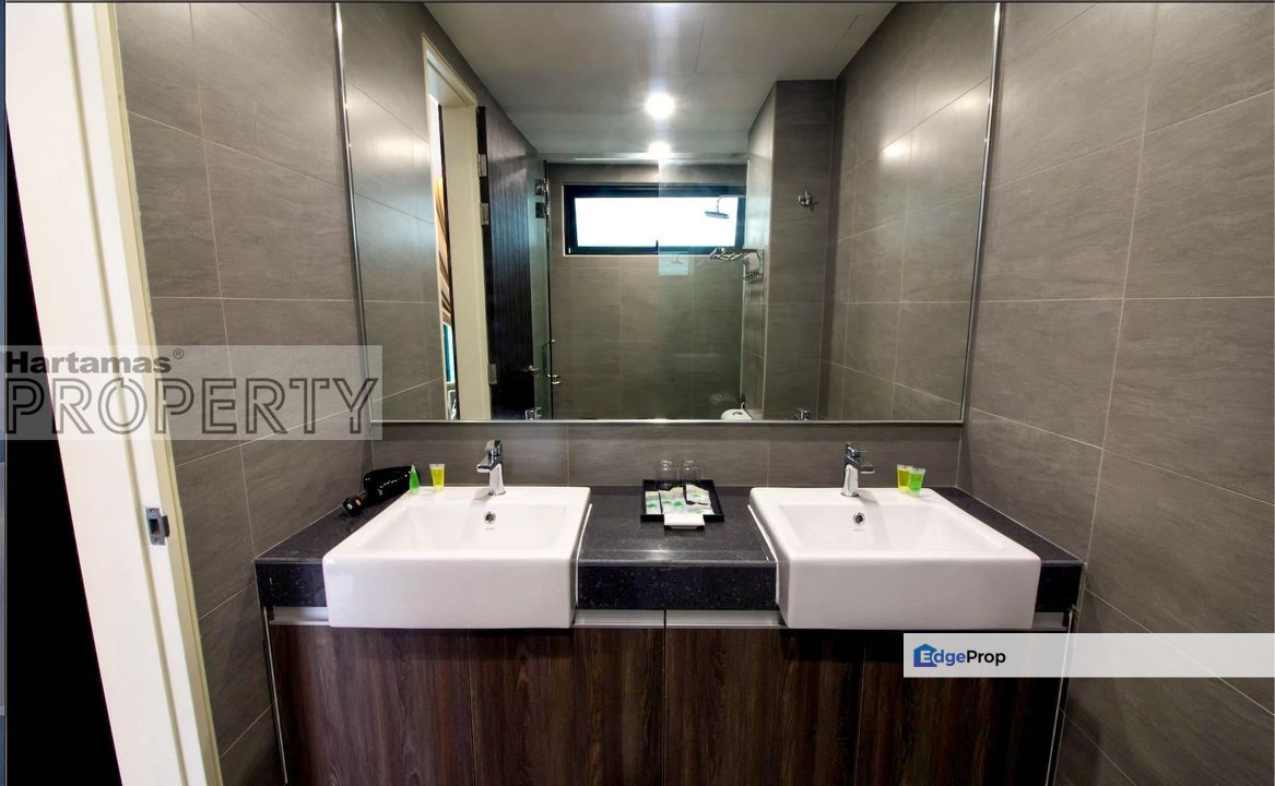 Fully Furnished Luxury Townhouse @ Tropical Villa, Seri Kembangan, Selangor, Seri Kembangan