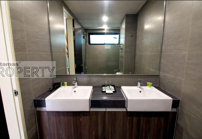 Fully Furnished Luxury Townhouse @ Tropical Villa, Seri Kembangan