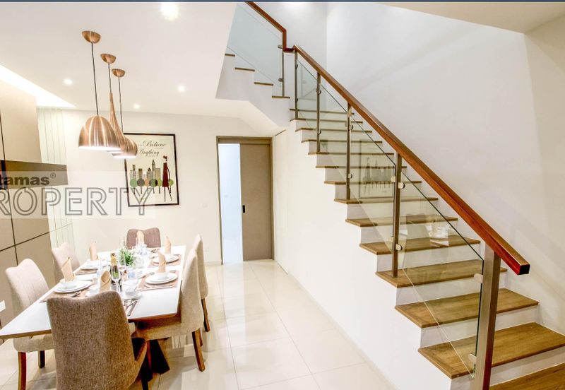 Fully Furnished Luxury Townhouse @ Tropical Villa, Seri Kembangan