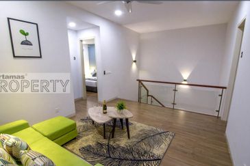 Fully Furnished Luxury Townhouse @ Tropical Villa, Seri Kembangan