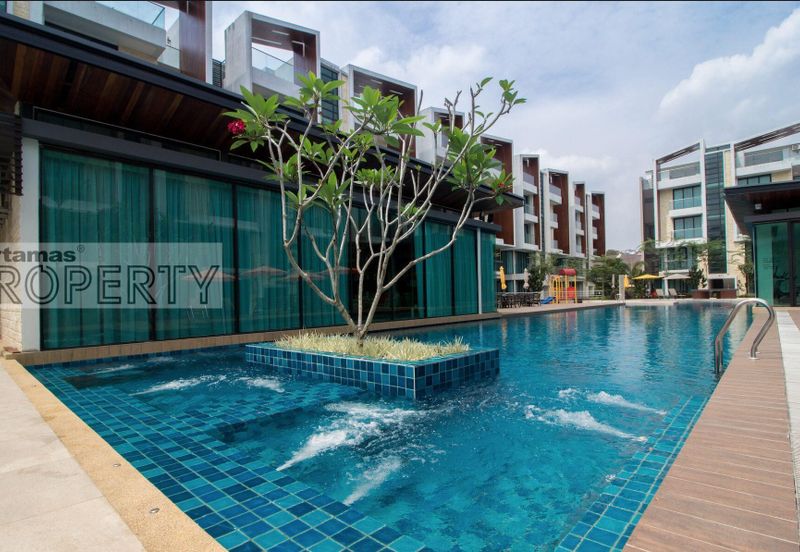 Fully Furnished Luxury Townhouse @ Tropical Villa, Seri Kembangan