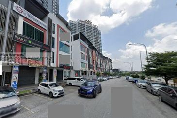 Facing Main Road, Ground Floor Shop at Balakong, Seri Kembangan Selangor