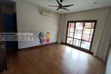 3-Storey Bungalow End Lot, BK6 Bandar Kinrara 6, Puchong Selangor